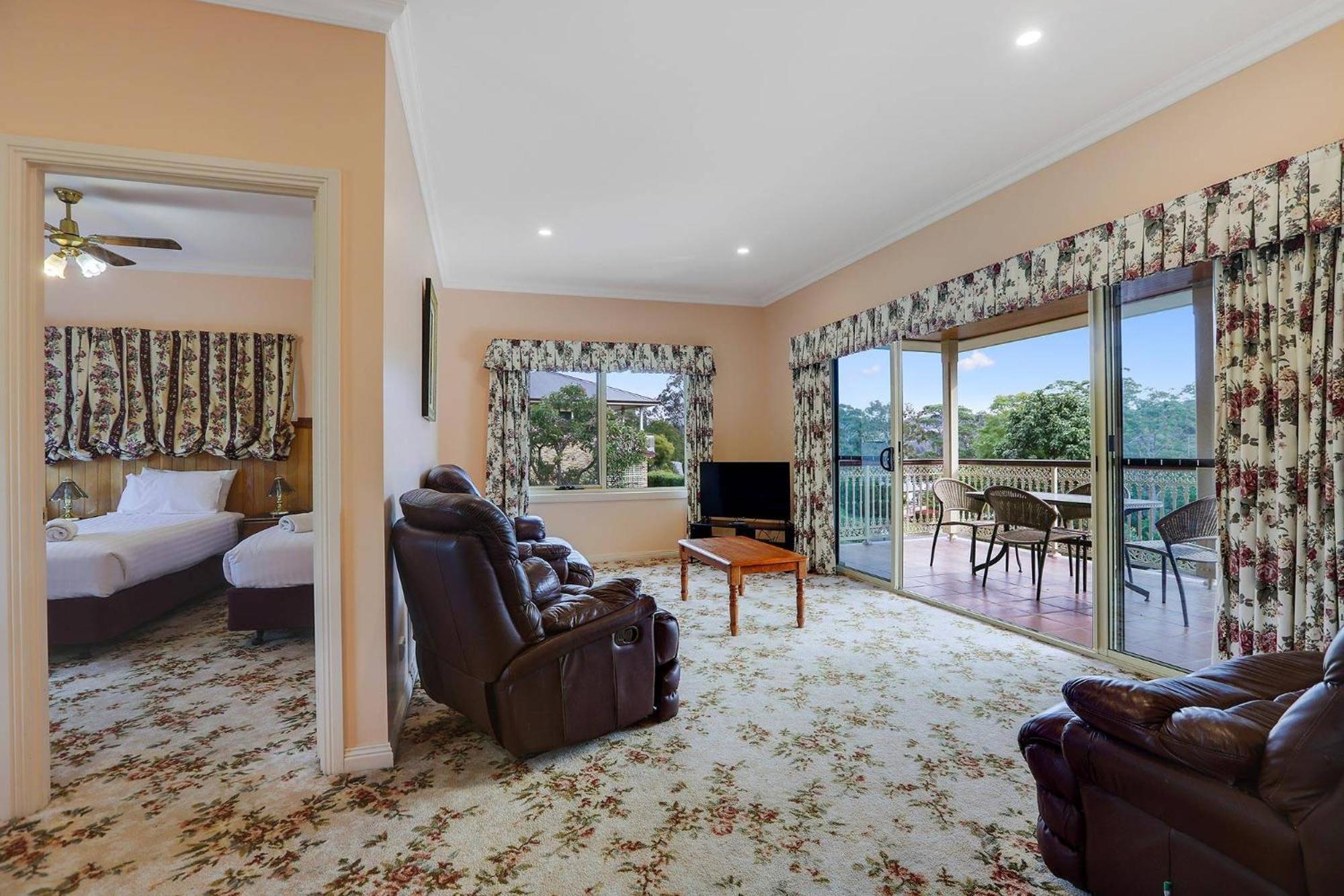 Robyn'S Nest Lakeside Resort Merimbula Bagian luar foto