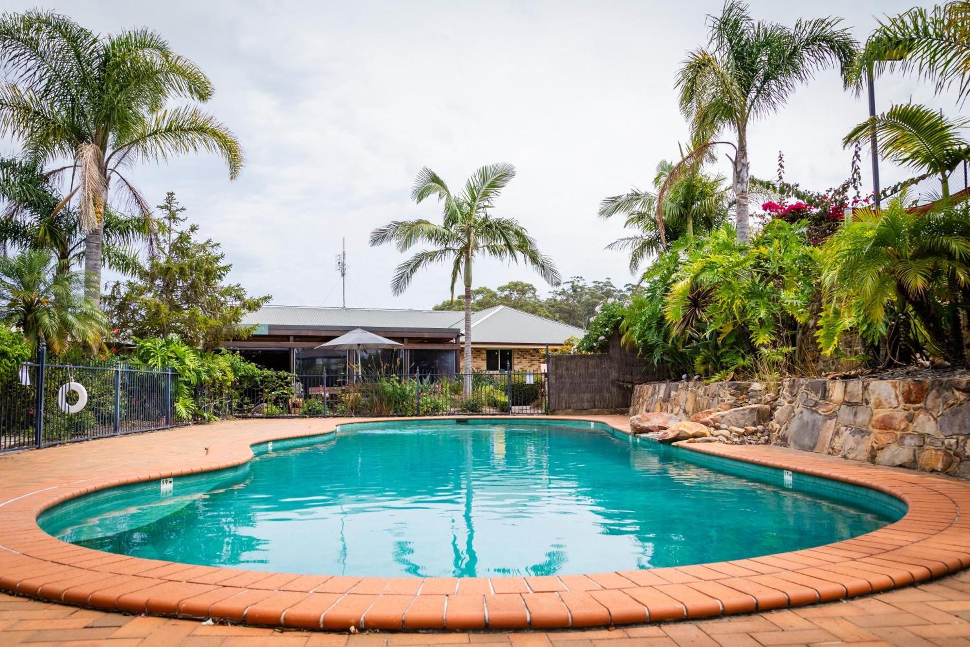 Robyn'S Nest Lakeside Resort Merimbula Bagian luar foto
