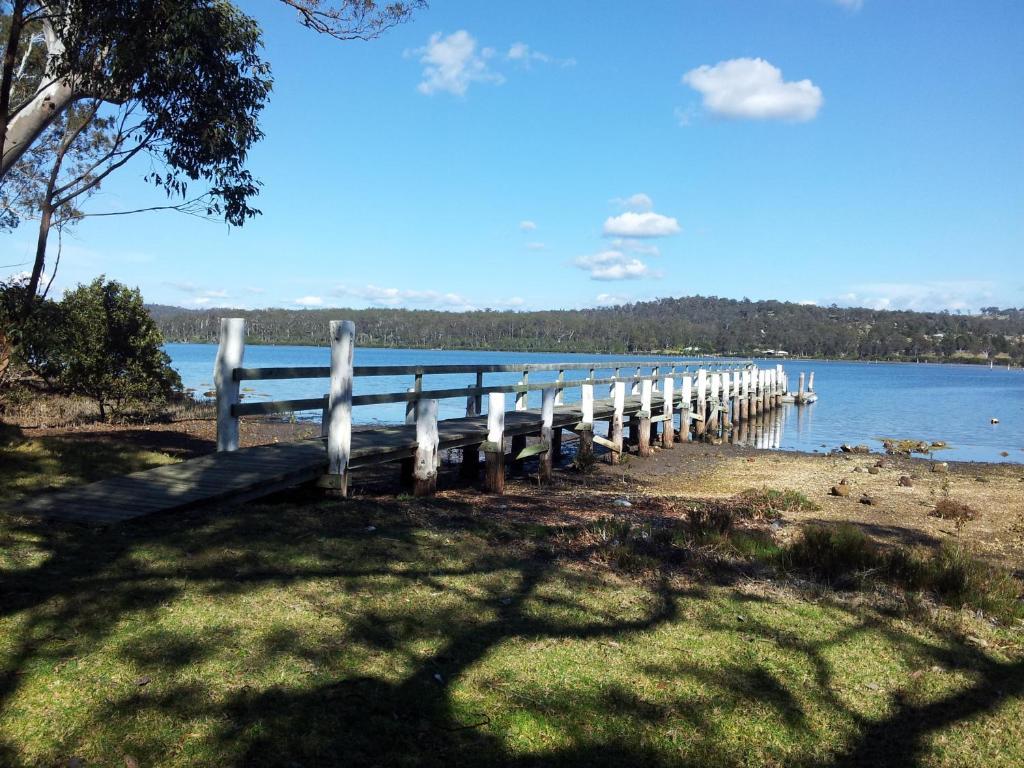 Robyn'S Nest Lakeside Resort Merimbula Bagian luar foto